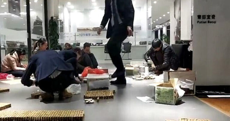 Κινέζος αγόρασε καινούργια BMW και πλήρωσε με κέρματα