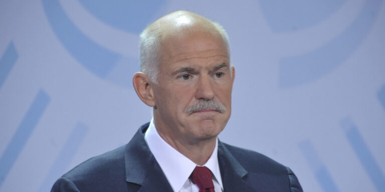 Γ. Παπανδρέου: «Επιμένω, ή θα αλλάξουμε ή θα βουλιάξουμε»