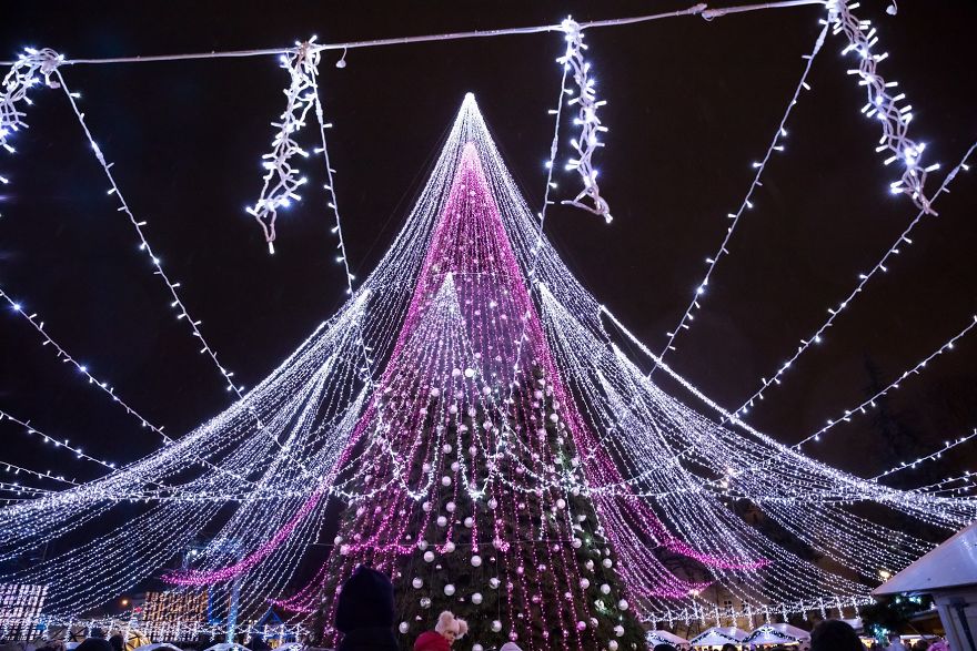 vilnius does it again spectacular christmas tree illuminated by 70000 lightbulbs starts festive season in lithuanias capital 5a2554e5e764a 880