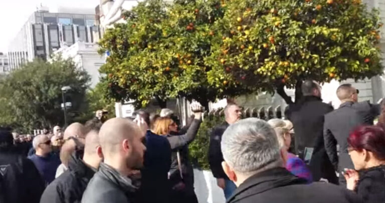 Άγριο κράξιμο της Χρυσής Αυγής στον Υπουργό Κοτζιά για την Μακεδονία