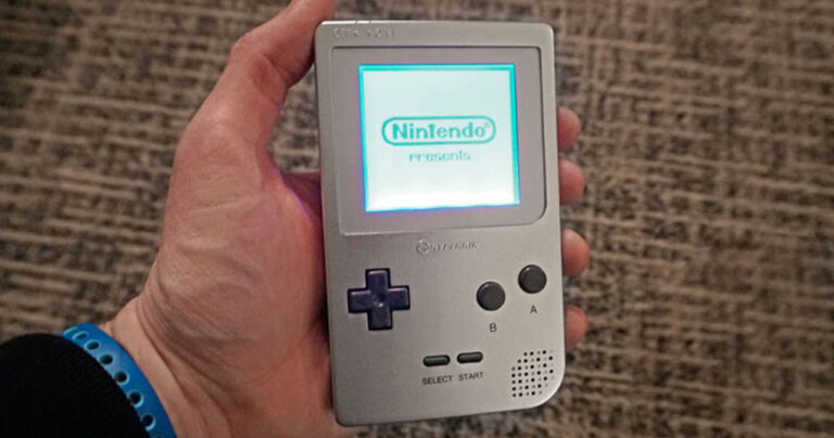 Κυκλοφορεί ξανά το Game Boy της Nintendo