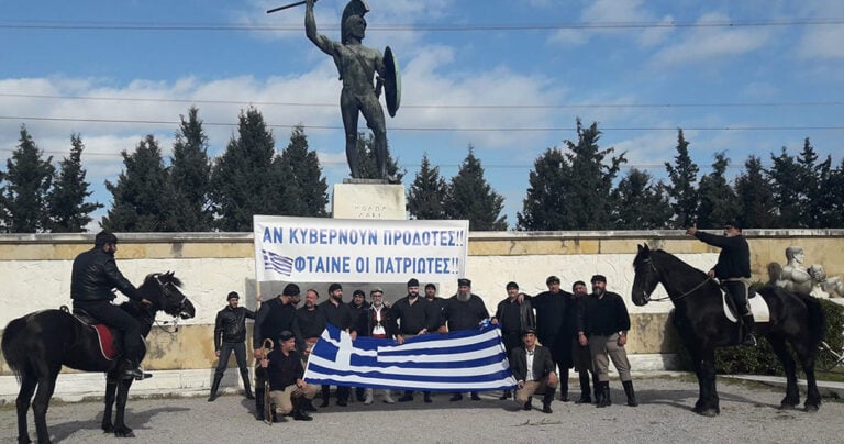 Στο άγαλμα του Λεωνίδα οι έφιπποι Κρητικοί πριν το συλλαλητήριο στην Θεσσαλονίκη