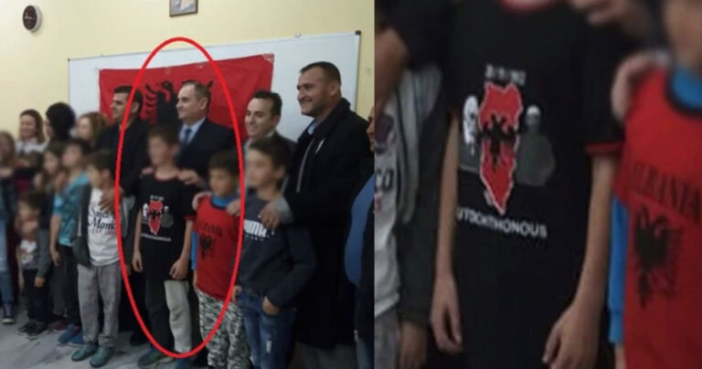 Εγκαίνια αλβανικού σχολείου στην Κρήτη με χάρτη της «Μεγάλης Αλβανίας» σε μπλουζά μαθητή