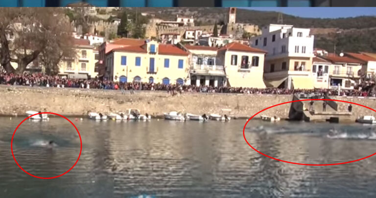 Ρομά κολυμβητής έκοψε δρόμο για να πιάσει τον Σταυρό στη Ναύπακτο