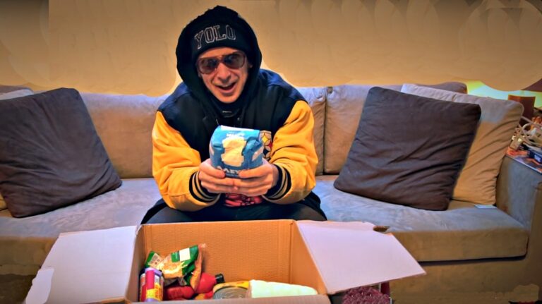 «Επάγγελμα: Unboxer»: Τι είναι το «unboxing» και γιατί είναι τόσο δημοφιλές