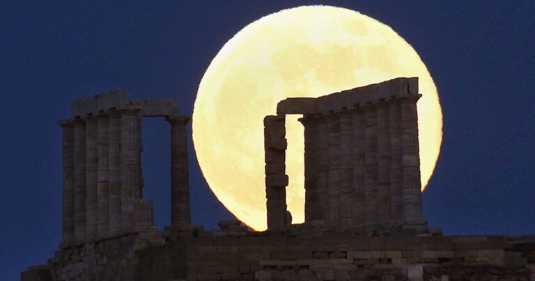 Έρχεται το μεγαλύτερο φεγγάρι των τελευταίων 150 χρόνων – Το σούπερ «μπλε ματωμένο»