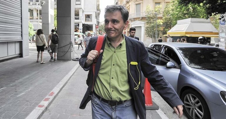 Τσακαλώτος για περικοπές οικογενειακών επιδόματων: «Και εγώ τρίτεκνος είμαι»