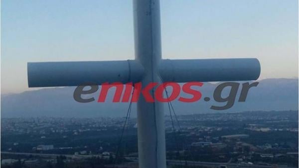 Ο Αμβρόσιος έστησε φωτιζόμενο σταυρό 18 μέτρων στο Αίγιο αξίας 37.000 ευρώ 6 1ea64f7b07a75f5a96ede03810a09898