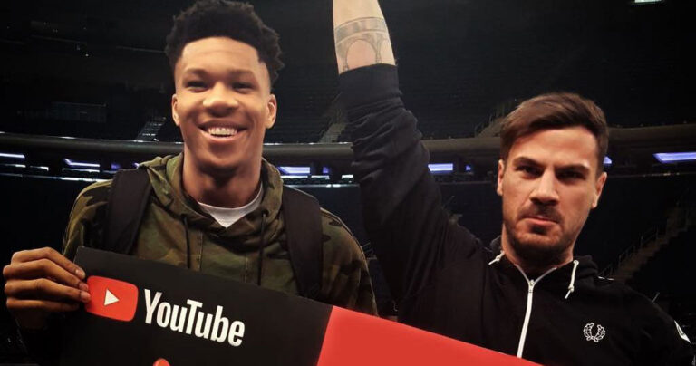 Ο Άκης Πετρετζίκης πανηγύρισε μαζί με τον Γιάννη Αντετοκούνμπο