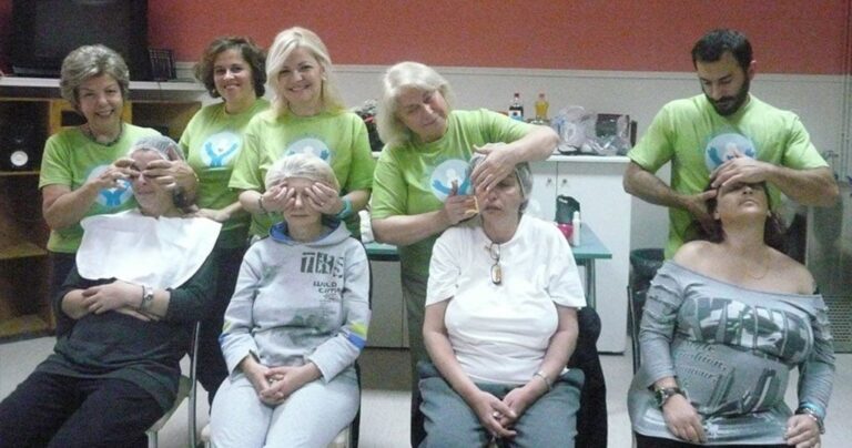 Στο Δρομοκαΐτειο μια ομάδα εθελοντών κάνει μασάζ και μακιγιάρει τους ψυχικά ασθενείς