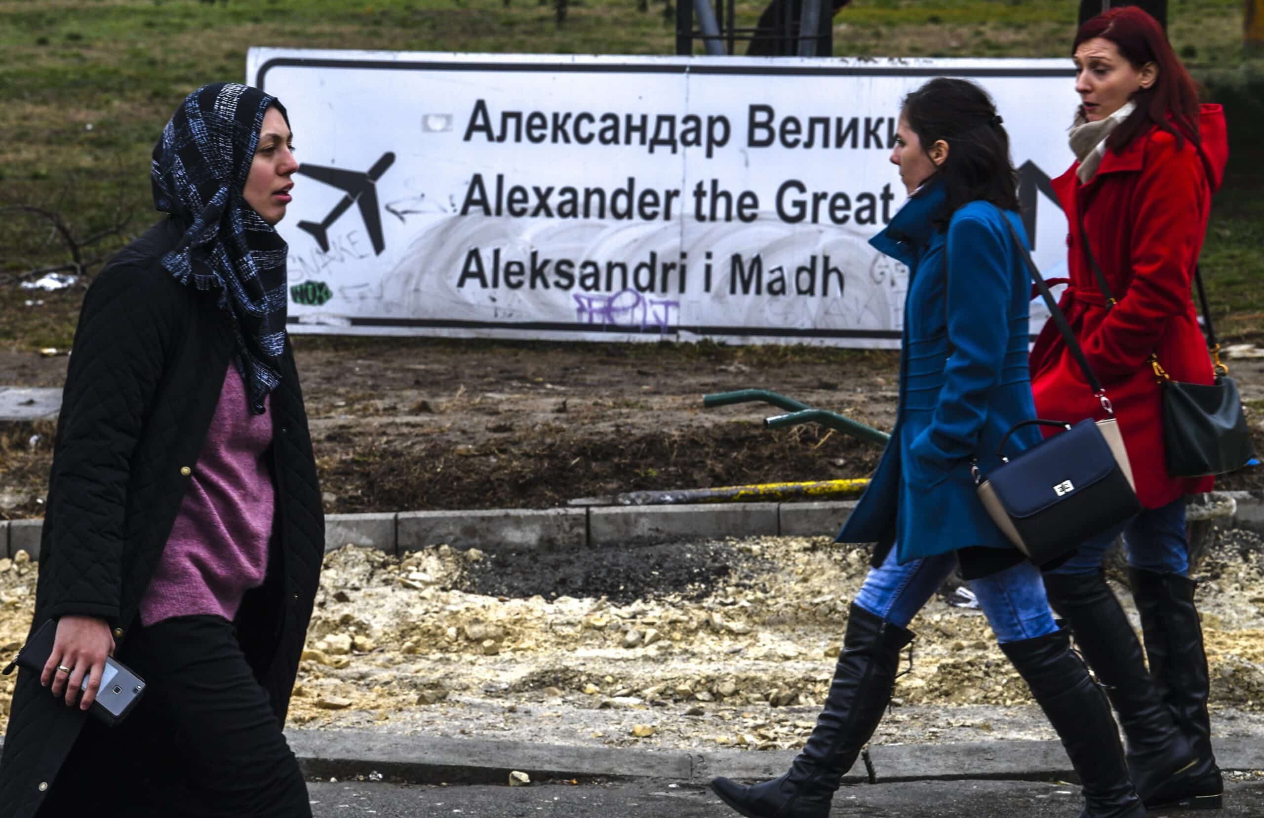 Κατέβασαν την πινακίδα «Αεροδρόμιο Μ. Αλέξανδρος» στα Σκόπια 2 44625fd64d2cad105ec478d86df492fa scaled
