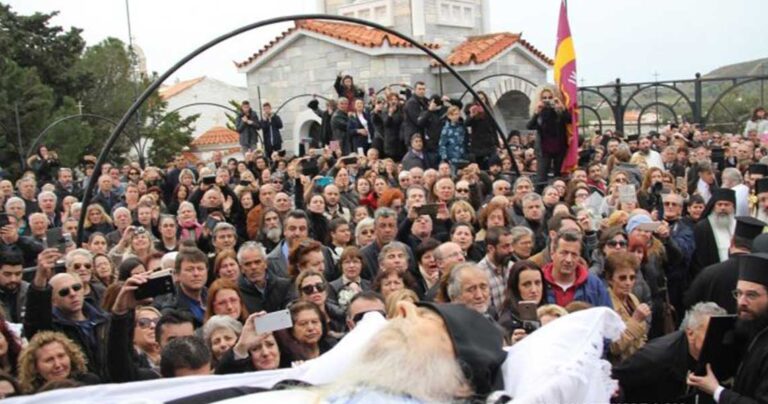 Κοσμοσυρροή στο τελευταίο αντίο στον Γέροντα Νεκτάριο Βιτάλη