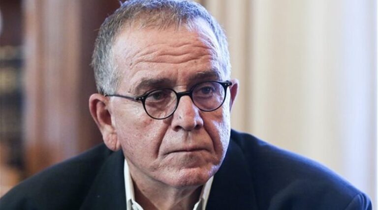 Στο νοσοκομείο με υπερκόπωση ο Μουζάλας