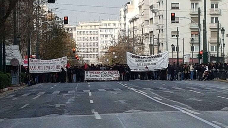 Αντισυλλαλητήριο από αντιεξουσιαστές στα Προπύλαια