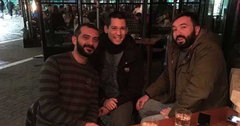 «Γαμπρός» στη Λάρισα ο Σωτήρης Κοντιζάς – Για ποτό σε καφέ της πόλης με Λεωνίδα Κουτσόπουλο