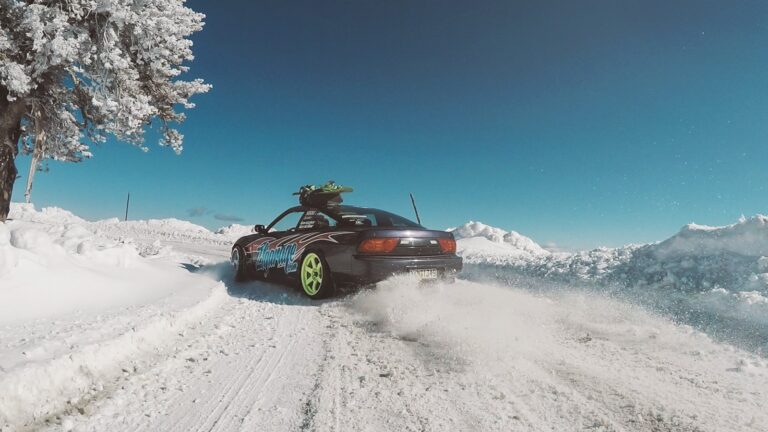 Ελληνικό βίντεο με Nissan στα 1.850 μέτρα να εισβάλει στο χιόνι χωρίς αλυσίδες