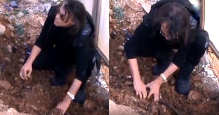 O Ψινάκης σκάβει με τα χέρια του για να εντοπίσει υδροκλοπές