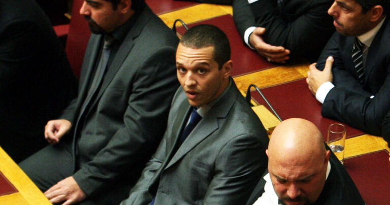 Μείωση μισθού κατά 50% στον Κασιδιάρη προτείνει η Επιτροπή Δεοντολογίας της Βουλής