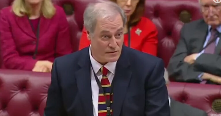 Βρετανός υφυπουργός υπέβαλε την παραίτησή του γιατί άργησε 60 λεπτά