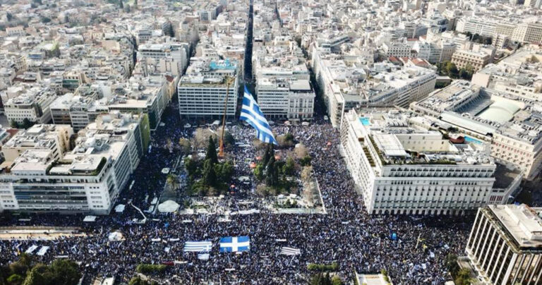 Ελληνίδα φωτογράφος έβγαλε τις πιο εκπληκτικές φωτογραφίες του συλλαλητηρίου