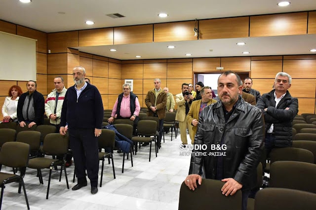 Η Ένωση Γραφείων Κηδειών Πελοποννήσου έκοψε βασιλόπιτα και ευχήθηκε καλές δουλειές 6 dsc 4401pita