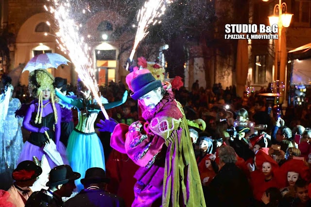 Εκπληκτικό σκηνικό με το Βενετσιάνικο Καρναβάλι στο Ναύπλιο (βίντεο) 