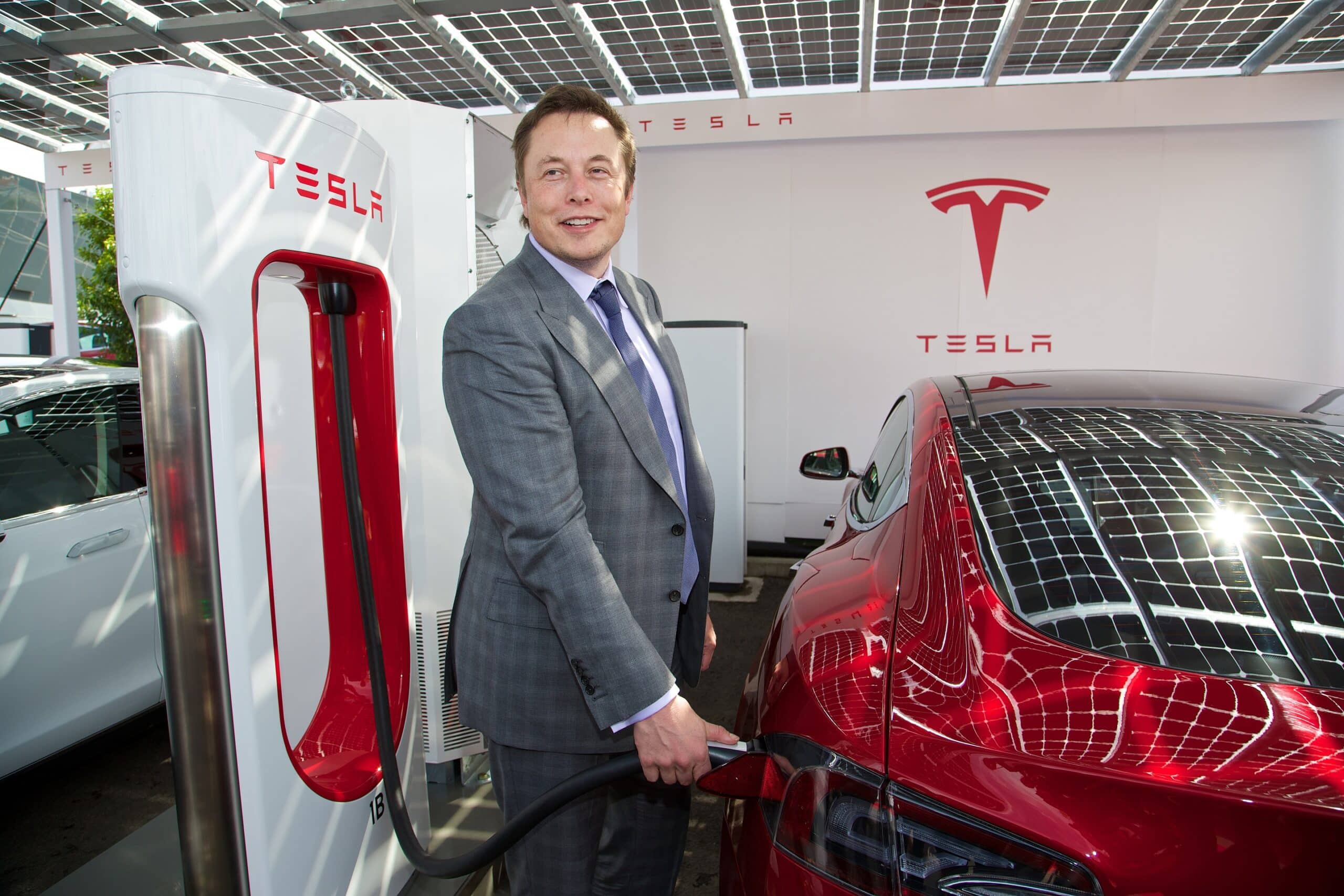 elon musk bought more tesla motors shares hes basically playing with himself 104144 1 scaled