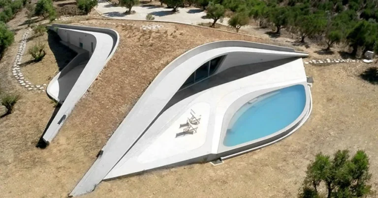 Βίλα στην Πελοπόννησο βραβεύτηκε ως η εντυπωσιακότερη κατοικία του κόσμου και το εσωτερικό της μαγεύει