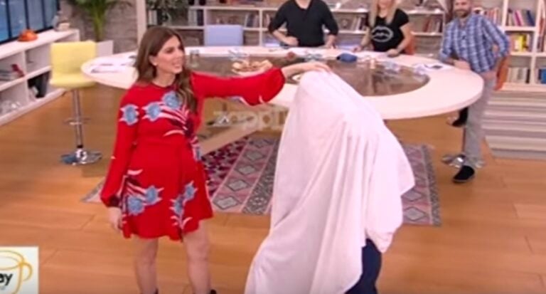 O Παπανώτας έκανε νήματα και μπότοξ και αποκάλυψε το νέο του πρόσωπο