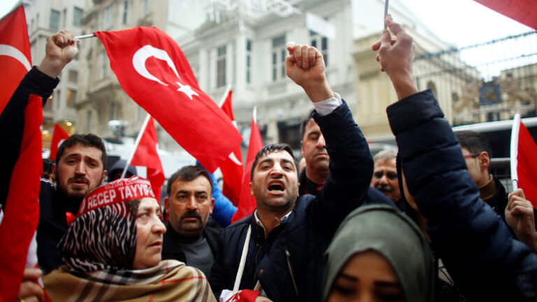 Κανείς να μην πηγαίνει και να μην ψωνίζει τίποτε στην Τουρκία