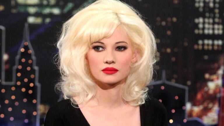 H Τζούλια Αλεξανδράτου άλλαξε επίσημα το επίθετό της