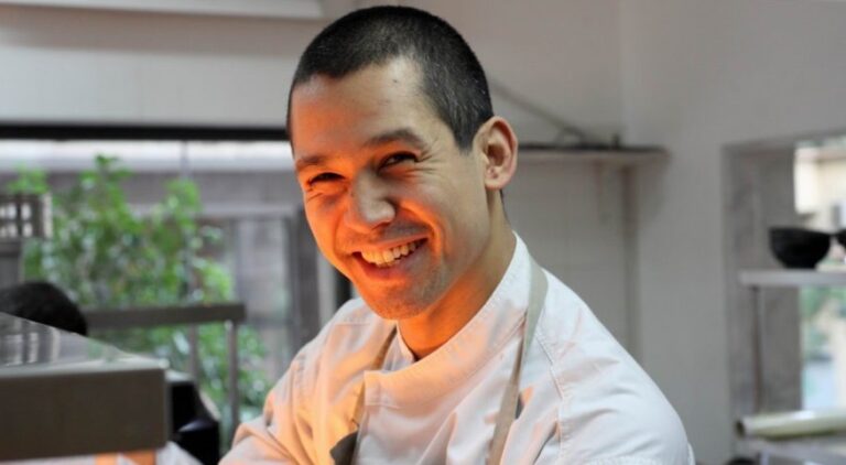 Ο Σωτήρης Κοντίζας με πιο μακρύ μαλλί 10 χρόνια πριν εντελώς αγνώριστος