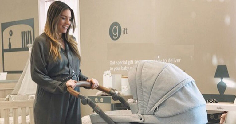 Αθηνά Οικονομάκου: Η επιστροφή στο σπίτι με τον γιο της και η συγκίνηση