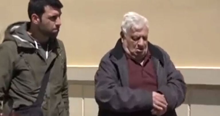 Με 5 βαριές κατηγορίες στον ανακριτή ο 88χρονος που πυροβόλησε ληστές στη Γλυφάδα