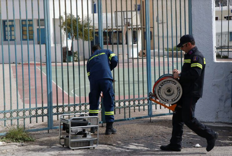 Ο Σύλλογος Γονέων & Κηδεμόνων Γυμνασίου Εμπορείου για την παρέλαση στη Σαντορίνη