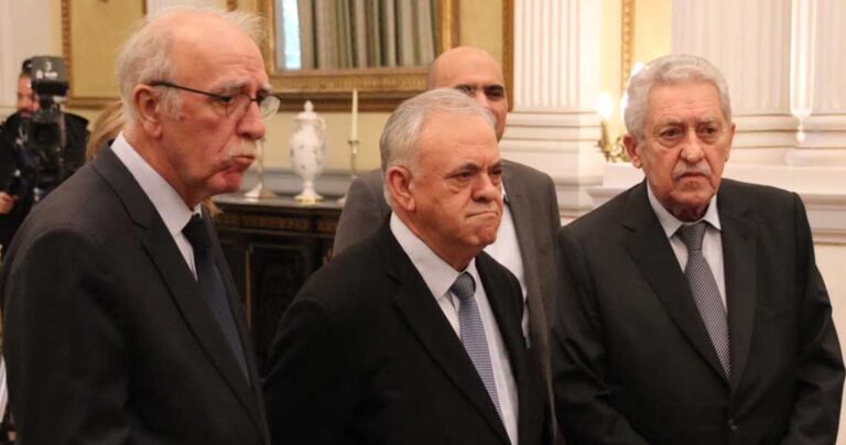 Οι τρεις νέoι Υπουργοί φωτογραφήθηκαν μαζί στην ορκωμοσία τους