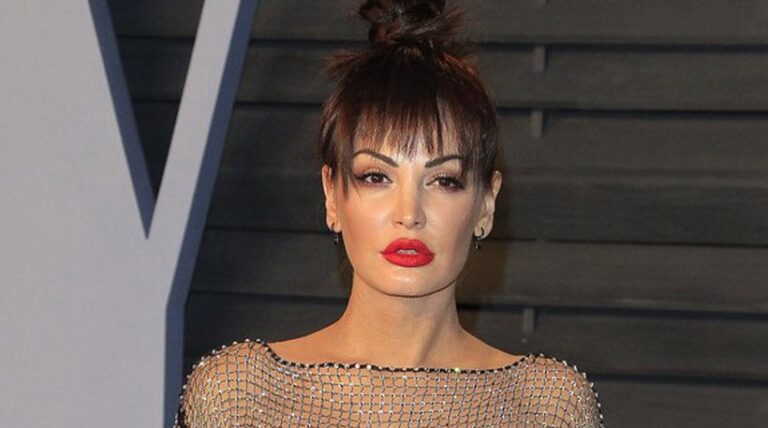 Αλβανίδα τραγουδίστρια πήγε στα Όσκαρ γuμνή