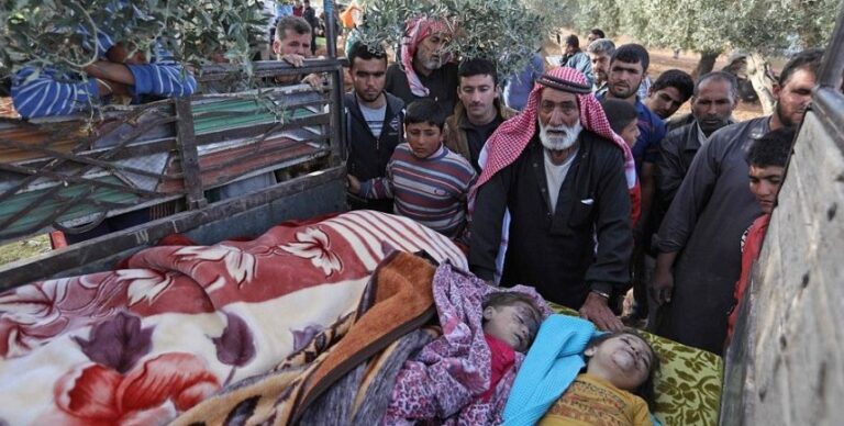 Σπαραγμός για τα νεκρά παιδιά στη Συρία – Εικόνες γροθιά δείχνουν την βαρβαρότητα του πολέμου