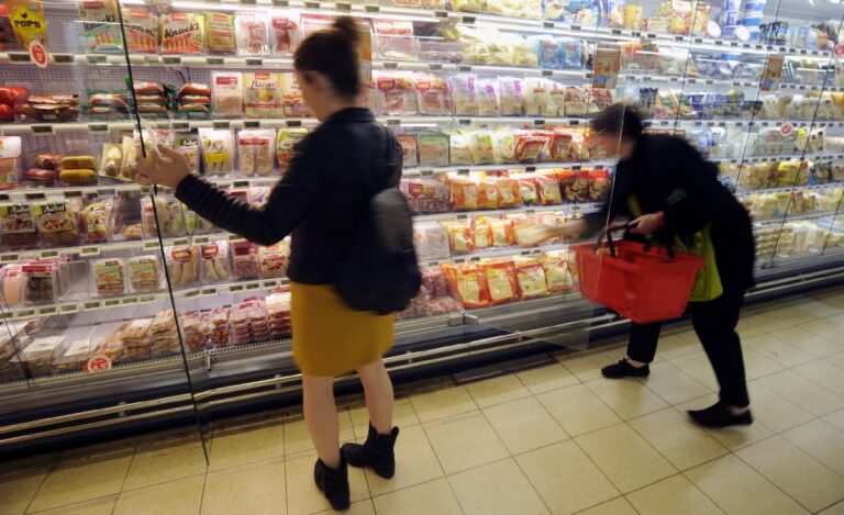 H Γαλλία αναγκάζει όλα τα σουπερμάρκετ να δίνουν το απούλητο φαγητό στους φτωχούς