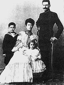 pavlos melas with his family