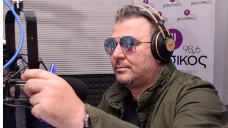 O Αντώνης Ρέμος το 1991 σε νυχτερινό μαγαζί στο Λαγκαδά Θεσσαλονίκης