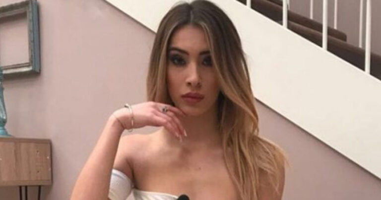 Power of love: Η Αθηνά έδειξε το διαβατήριό της και απέδειξε την ηλικία της
