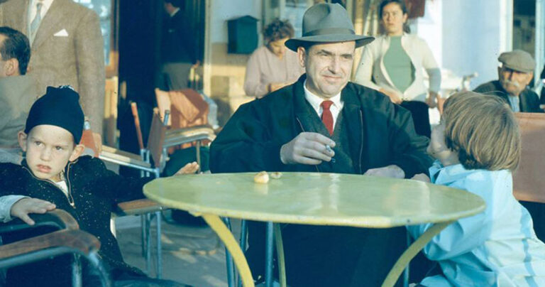 Η συλλεκτική φωτογραφία του Ανδρέα Παπανδρέου που είναι σαν πλάνο από ταινία