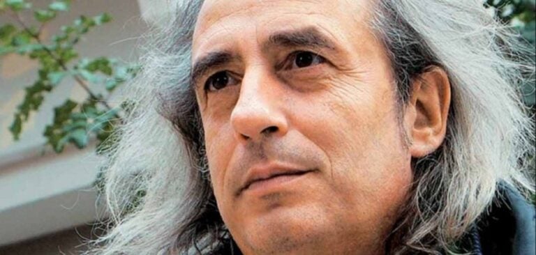 Ο Αγγελάκας απαντά στον Κωστόπουλο: «Μύησες τους πάντες στις αξίες της εφήμερης δόξας»