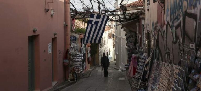 «Η οικονομική κρίση στην Ελλάδα τελείωσε, μόνο αν δεν ζεις εκεί»