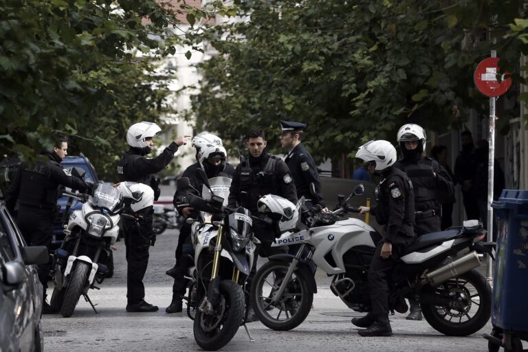 Εξάρχεια: Ένοπλοι Αλγερινοί λήστεψαν και ασέλγησαν σε 23χρονες φοιτήτριες