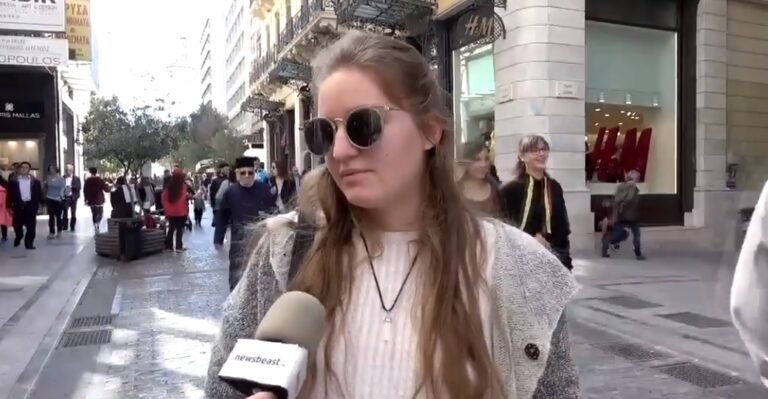 Αγίο Φωτός: Τι πιστεύει ο κόσμος; Πρόκειται για ένα θαύμα ή κάποιο τέχνασμα;