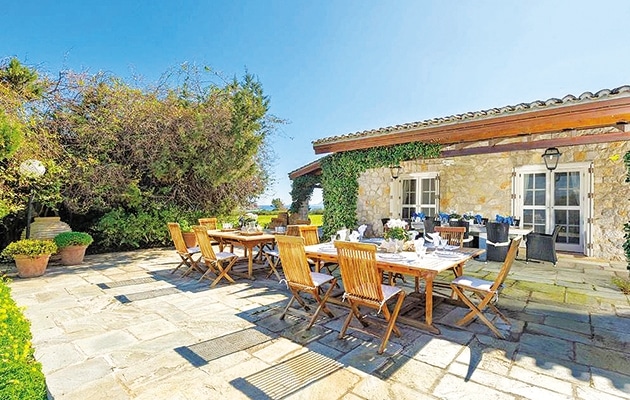 Πτήση πάνω από το ακριβότερο σπίτι στην Ελλάδα αξίας 30 εκατ. ευρώ 2 8b5fd310b256ca8030a56c5c97a3c711