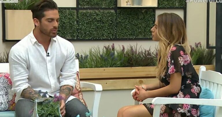 Power of love: Δώρος σε Αθηνά: «Είσαι η γυναίκα που κάθε άνδρας θα ένιωθε περήφανος που σε έχει»