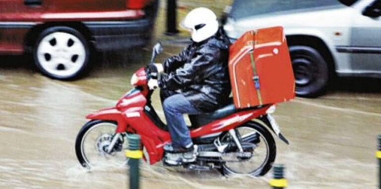 Αυξάνεται ο βασικός μισθός των ντελιβεράδων με τη νέα σύμβαση εργασίας